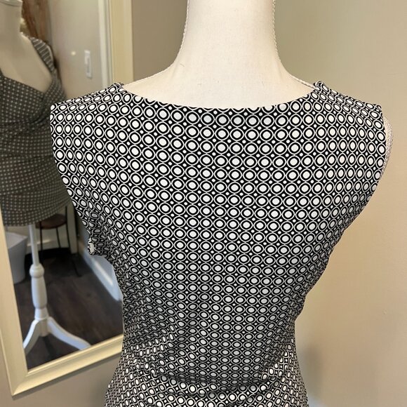 WHBM Black & White layered front Geometric Sleeveless Lined Top, Size Medium - Picture 12 of 15